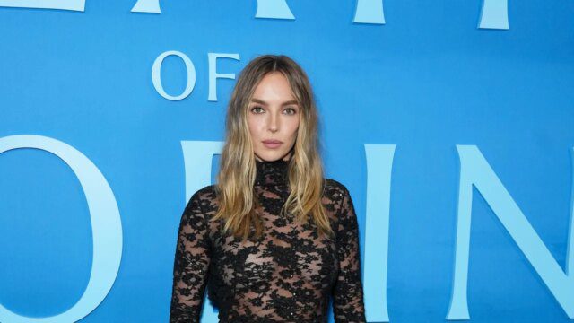 GOSSIP99 : Jodie Comer Does Naked Dressing In Givenchy