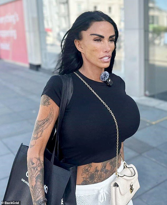 GOSSIP.CO.UK : Katie Price treats herself to a spot of