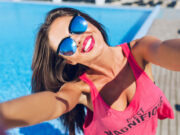 Best Tips on How to Wear Sneakers to Work