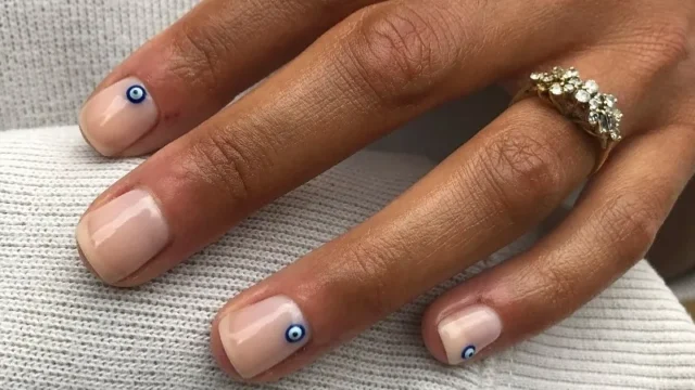 GOSSIP99 : 22 Non-Neon Summer Nail Designs