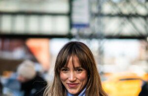 GOSSIP99 : 6 Ways To Style A Striped Shirt In Summer