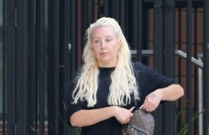 GOSSIP99 : Amanda Bynes puffs on a vape while out solo in Los Angeles… after using Ozempic to drop 40lbs