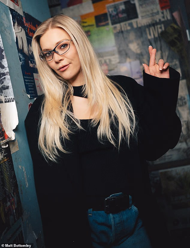 GOSSIP99 : Becky Hill returns to the place that launched