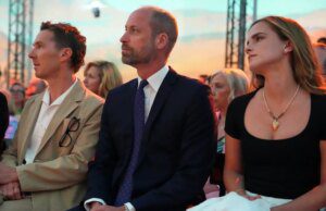 GOSSIP99 : Emma Watson Does French-Girl Chic In Monochrome Jacquemus