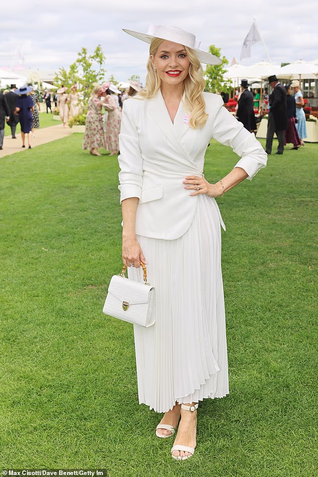 GOSSIP99 : Holly Willoughby oozes elegance in a white skirt