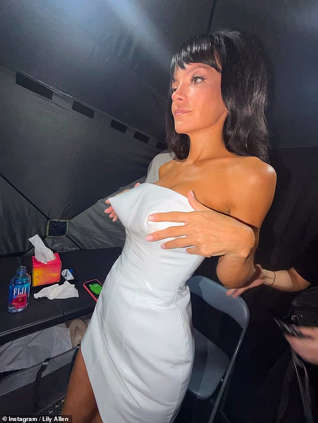 GOSSIP99 : Lily Allen poses in a racy white PVC