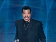 GOSSIP99 : Lionel Richie, 77, cuts concert short after falling ill on stage on first night of new tour