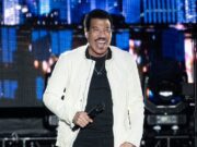 GOSSIP99 : Lionel Richie’s loved ones worry he refuses to slow down after medical emergency ended concert early
