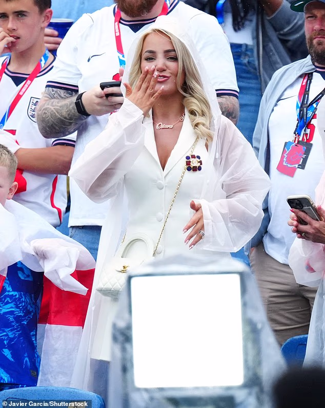 GOSSIP99 : Megan Pickford blows a kiss in the stands