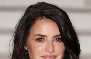 GOSSIP99 : Penélope Cruz’s “Boyfriend Bob” Is Super Short – And Honey Blonde