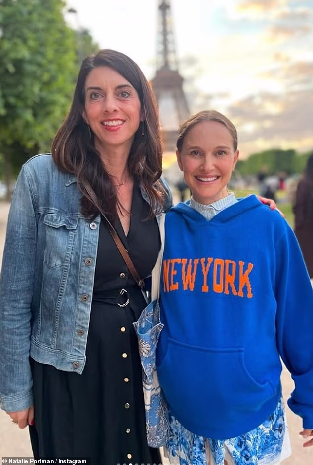 GOSSIP99 : Pregnant Natalie Portman, 45, shows off her baby
