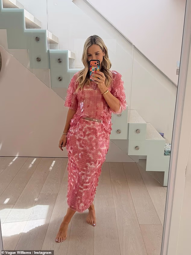 GOSSIP99 : Pregnant Vogue Williams stuns in a glamorous pink