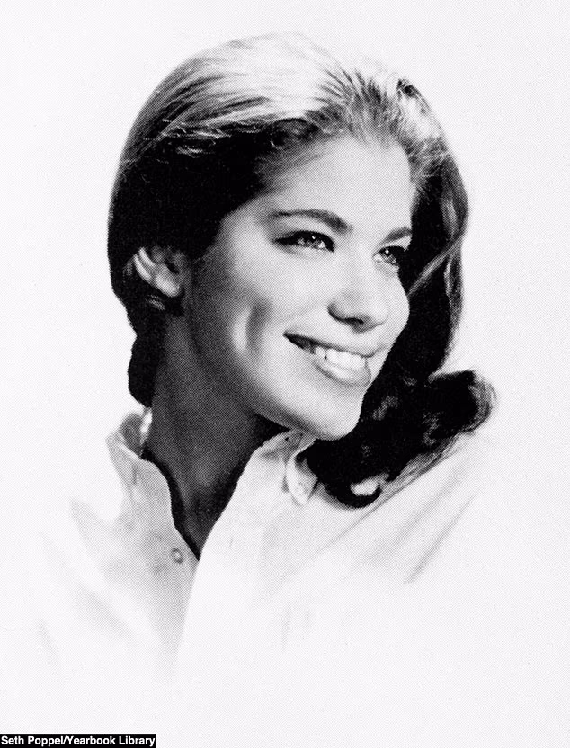 GOSSIP99 : She's a college dropout who became a Grammy-winning