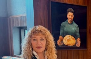 GOSSIP99 : Steven Spielberg’s Indiana Jones star wife gave up Hollywood for painting, see her new work at Obama’s center