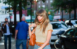 GOSSIP99 : Taylor Swift Ditches The Dresses In Favour Of Boho Denim And Platforms