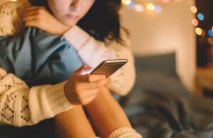 GOSSIP.CO.UK : Should the UK ban social media for under-16s? Take our poll and have your say
