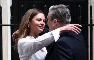 GOSSIP.CO.UK : Why equal partner Victoria Starmer was the trusted co-pilot behind Keir’s graceful exit